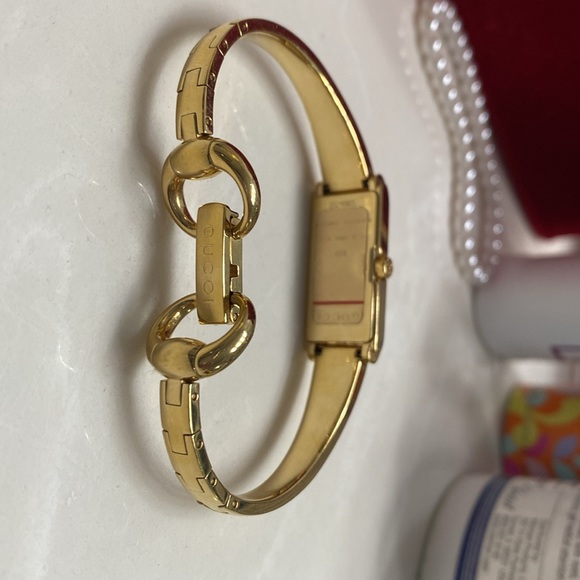 Gucci women’s watch - Picture 12 of 13